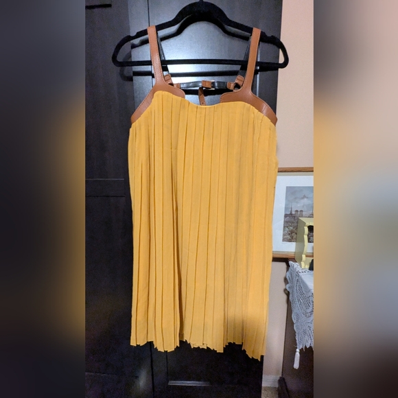 Yellow Harness Dress‎ - Picture 1 of 8
